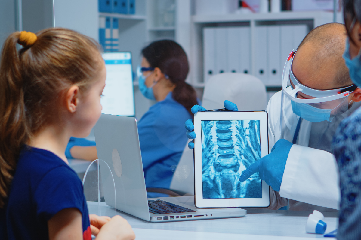 Diagnostic imaging of pediatric lung tumors reviewed by oncology specialists